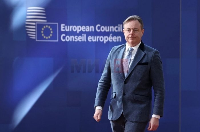 ДЕ ВЕВЕР: Кина има интерес да продолжи војната во Украина, а за ЕУ подобро e трговски договор со САД отколку да води трговска војна