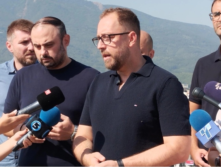 ЉУТКОВ СО ЃОРЃИЕВСКИ НА СКОПСКО КАЛЕ: Со ребалансот на буџетот обезбедивме плус 8 милиони денари за обнова на симболот на Скопје