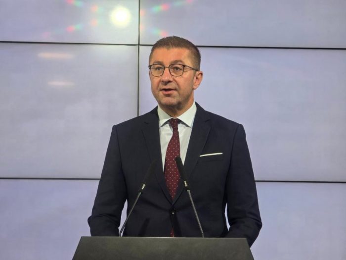 МИЦКОСКИ: Остануваме горди, со крената глава, Бугарија денес работеше против Македонија, но ние нема да дозволиме ново предавство