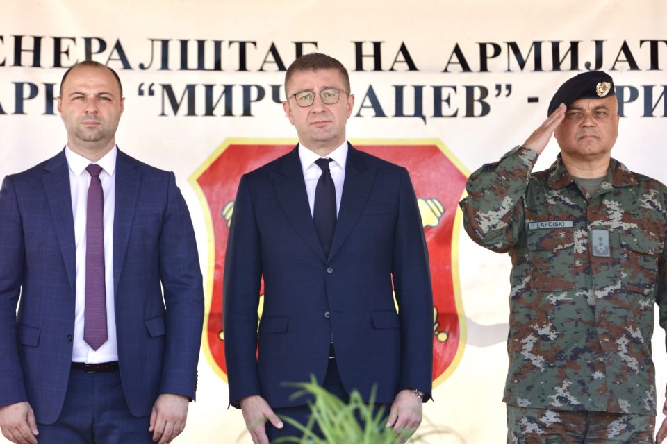 МИЦКОСКИ ВО ПРИЛЕП: Македонија се грижи за своите војници, ја почитува својата Армија, а силна Армија значи сигурен народ