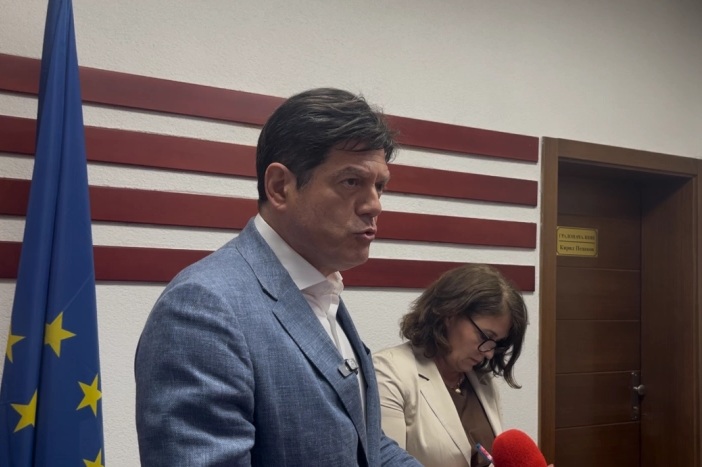 ЕВРОАМБАСАДОРОТ РОКАС: Идентитетот и јазикот не се дел од преговарачката рамка, а тие најдобро се бранат со членство во ЕУ