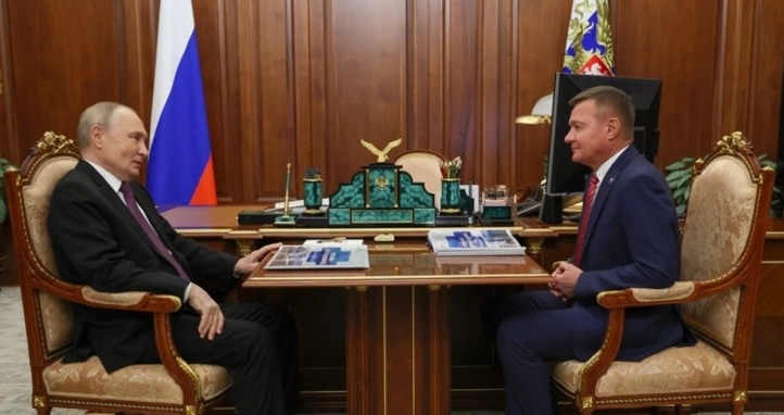 КРЕМЉ ШОКИРАН: Министерот Старовоит пронајден застрелан во својот автомобил само неколку часа откако беше сменет од Путин