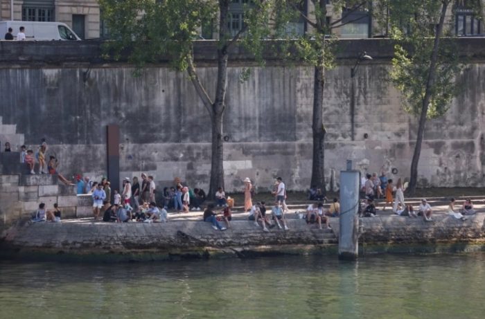 ПО ЕДЕН ВЕК ЗАБРАНА ВО ФРАНЦИЈА: Ова лето сите ќе може да пливаат во реката Сена, изјави министерката за спорт, Мари Барсак