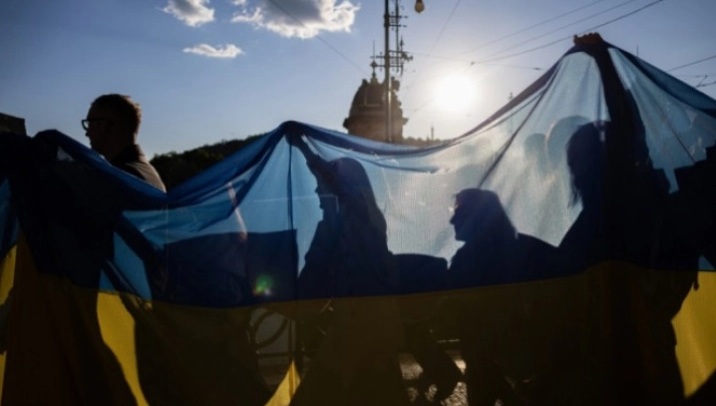 ПРОТЕСТИ ВО КИЕВ: Стотици луѓе протестираа против потпишувањето од Зеленски на законот со кој се ограничуваат антикорупциски истраги