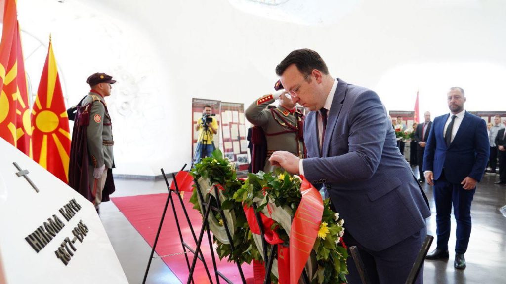 (ФОТО) НИКОЛОСКИ ВО КРУШЕВО: Поклон пред великанот Никола Карев