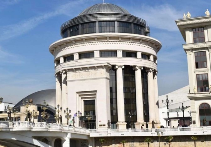 ИСТРАГА ПРОТИВ 13 ЛИЦА, 4 ОД КОСОВО И ЕДНА ДРЖАВЈАНКА НА ХРВАТСКА: Продавале нафта во кеш и переле пари преку фиктивни фактури