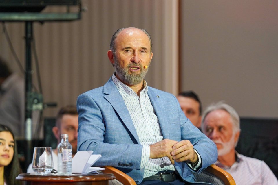 ТРАЈАНОВСКИ: За една година пуштивме во употреба 101 км експресни и регионални патишта во вредност од 200 милиони евра