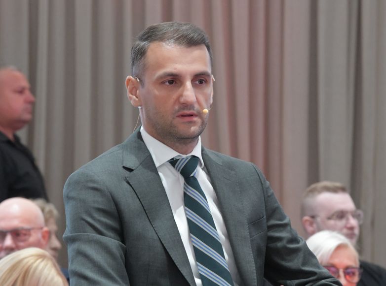 ВЕЛКОВСКИ: До петок ќе бидат исплатени средствата за посебни додатоци, туѓа нега, згрижување, кај најголем број корисници