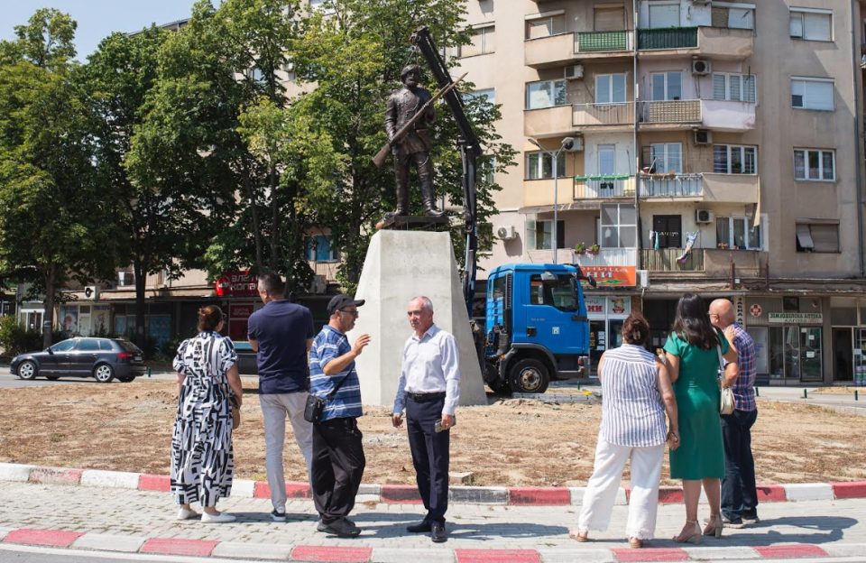 НА НОВИОТ КРУЖЕН ТЕК ВО БИТОЛА: На Ат-пазар, каде што бил погубен, се поставува споменик на војводата Александар Турунџев