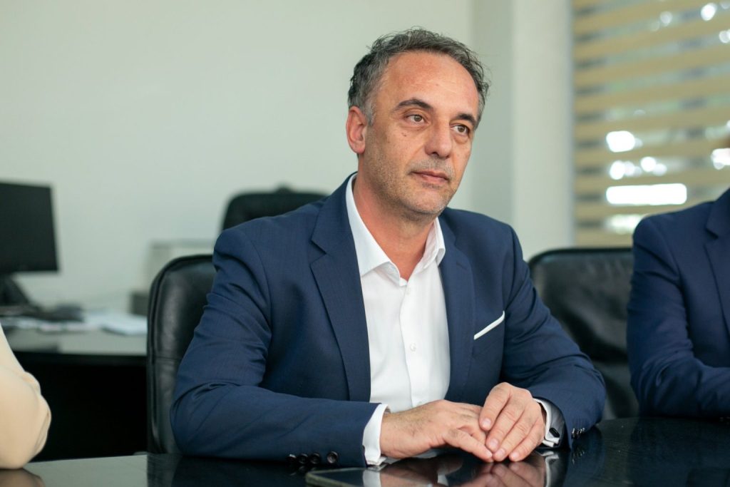 Алиу со директорите на Клиниките за кардиологија и кардиохирургија