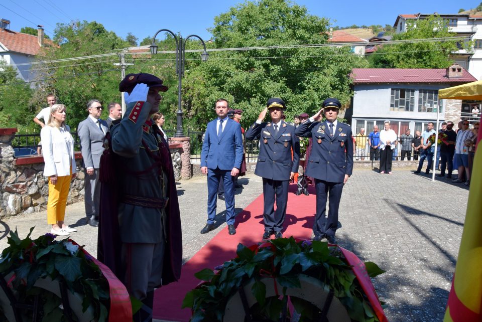 АРМ: Армијата и Министерството за одбрана им оддадоа почит на загинатите бранители, припадници на АРМ кај Љуботенски бачила
