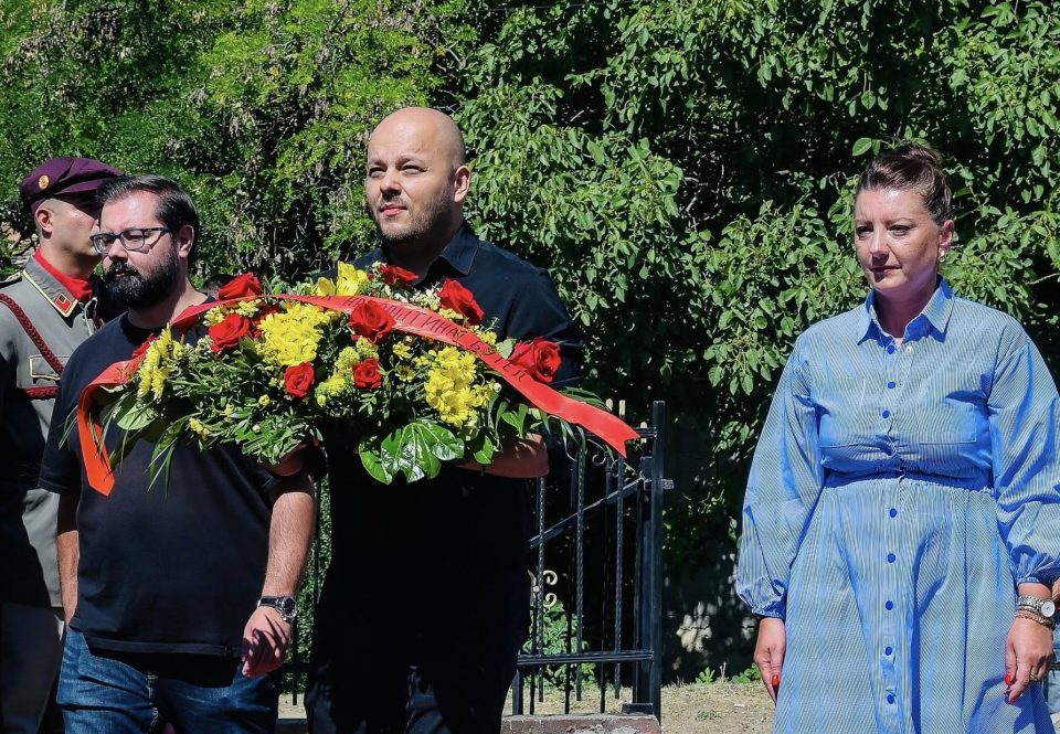 КОСТОВСКИ: Бранителите на Македонија се светост и ќе живеат вечно во спомените, тие дадоа се за татковината, слава им!