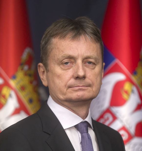ВИДЕО: Српски министер доживеа мозочен удар во емисија во живо, итно опериран и во тешка состојба