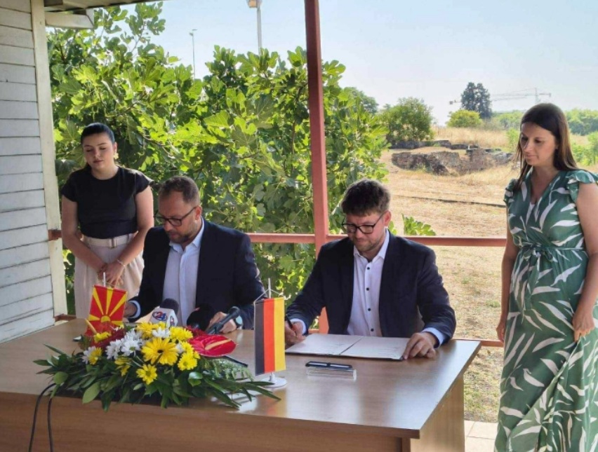 МИНИСТЕРСТВО ЗА КУЛТУРА: Љутков и Вертер на локалитетот Скупи потпишаа меморандум за соработка со Германскиот археолошки институт