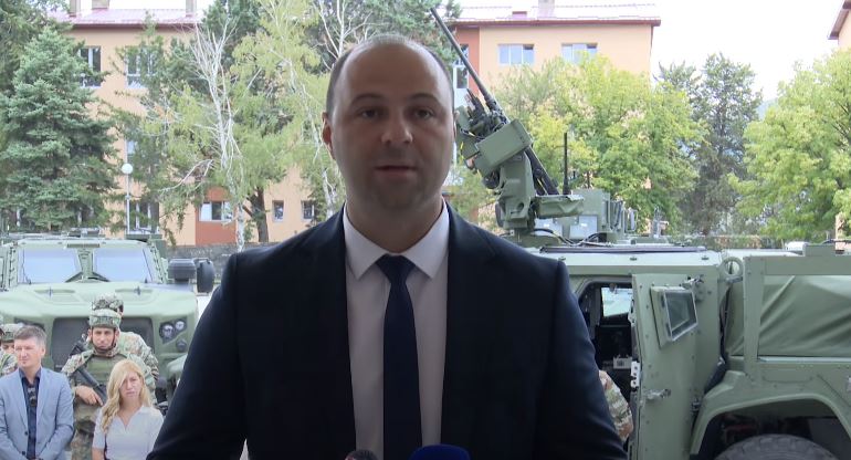 МИСАЈЛОВСКИ: Одбранбените капацитети на Армијата ги зајакнуваме со нови 29 возила JLTV, наскоро ќе пристигнат и страјкерите