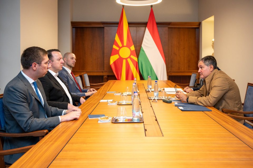 НИКОЛОСКИ: Регионалните проекти приоритет на Македонија и Унгарија за забрзан економски раст и подобра поврзаност во регионот