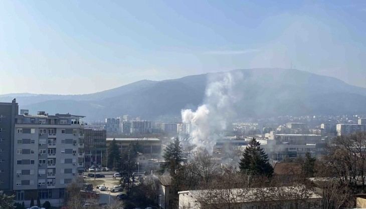 Пожарот кај поранешната депонија Вардариште ставен под контрола, постепено се вклучува струја во Аеродром и Ново Лисиче