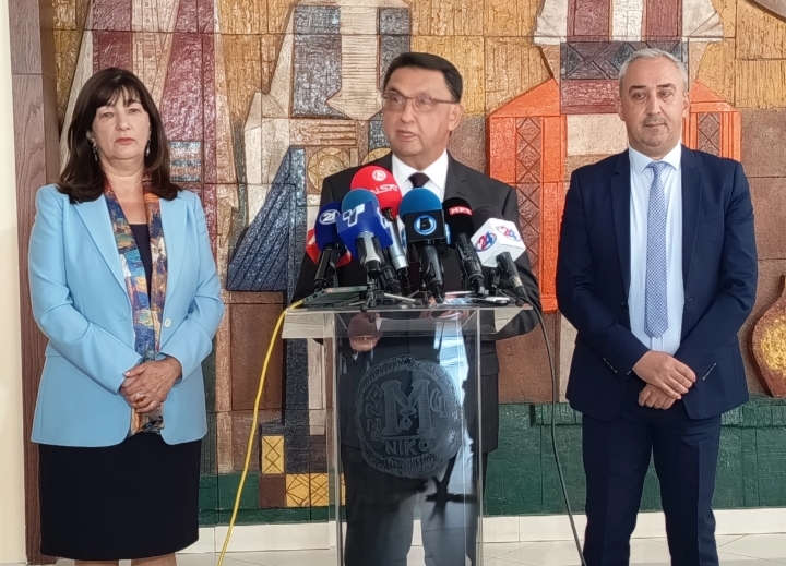 СЛАВЕСКИ: Трите големи банки соопштија дека ги намалуваат надоместоците за граѓаните и компаниите, а тоа се очекува и од останатите