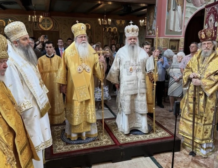 СВЕТА ЛИТУРГИЈА ВО САД: Многубројни архијереи и свештеници од различни православни цркви сослужуваа со поглаварот на МПЦ