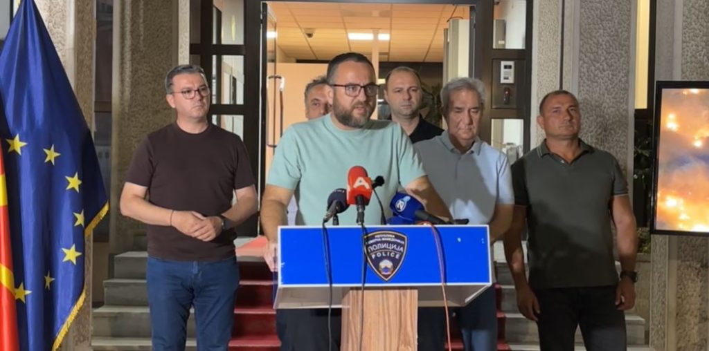 ТОШКОВСКИ: Нема радијациско зрачење од пожарот во Трубарево, а над 400 метри од центарот на жариштето не е измерена загаденост