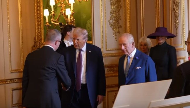 Трамп положи венец на гробот на кралицата Елизабета Втора и посети изложба за односите меѓу САД и Велика Британија