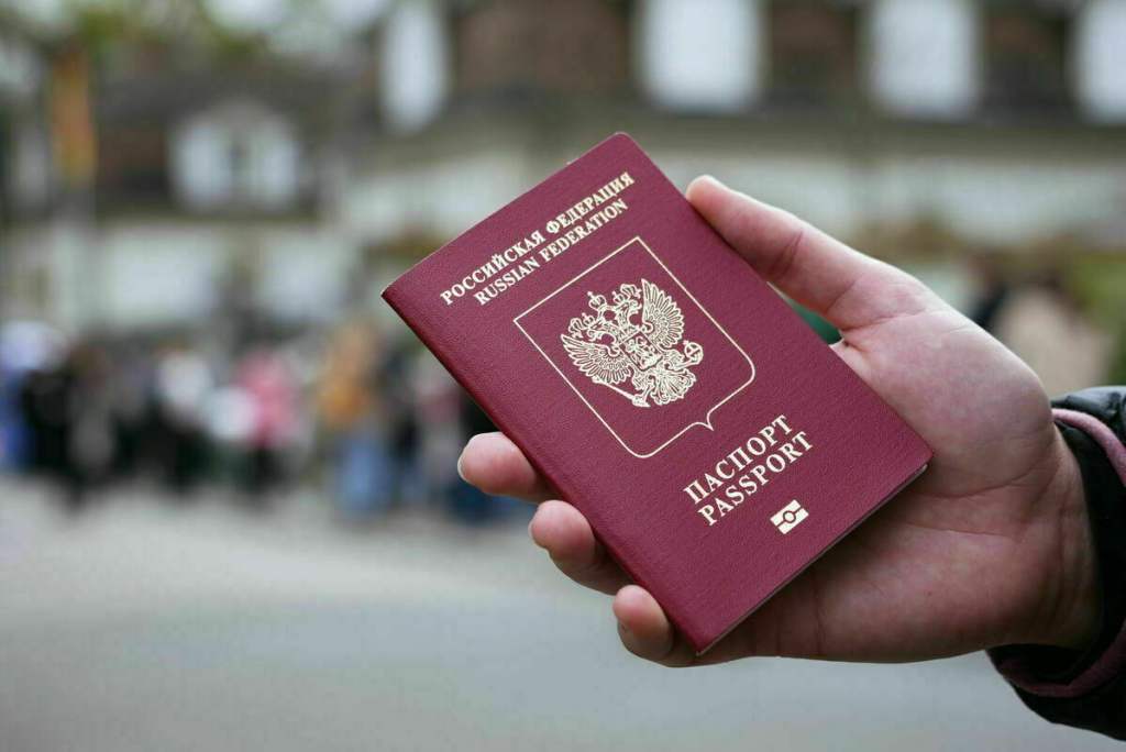 ДО 13 ОКТОМВРИ: Над 800 Руси треба да ја напуштат Латвија по наредба на латвиските власти