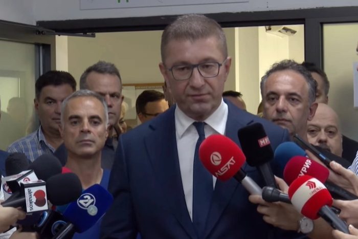 МИЦКОСКИ: За жал, и ова раководство на СДСМ ги руши позициите на Македонија и Владата, прифаќам само македонски црвени линии