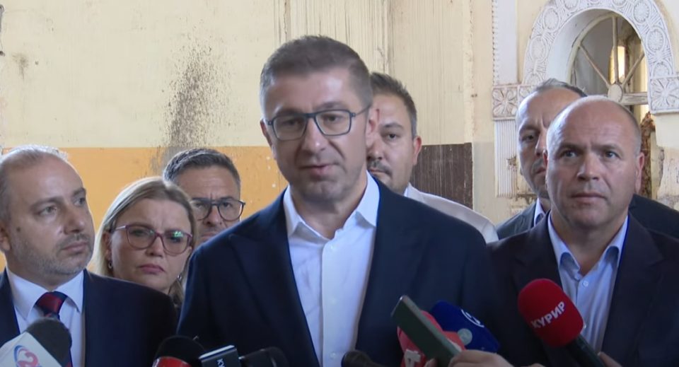МИЦКОСКИ: Пожарите се целосно под контрола, сите параметри од ИНИ се во рамки на дозволеното, опозицијата си тера со некрофилија