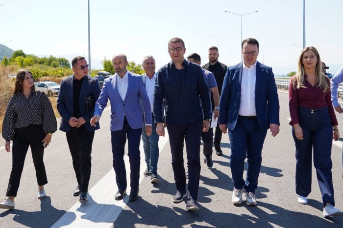 МИЦКОСКИ: Македонија се движи напред, пуштен е уште еден дел од автопатот Охрид-Кичево, кој цела деценија беше закочен