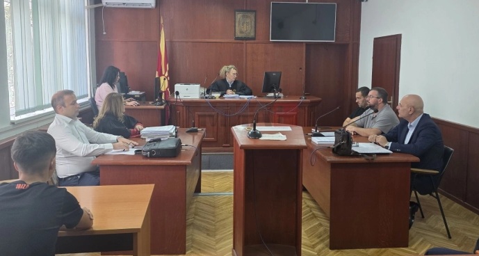 ВО СУДОТ ВО ШТИП: Одложено судењето на мажот кој нападна двајца 15 годишни фудбалери, адвокатот бара превод на албански јазик