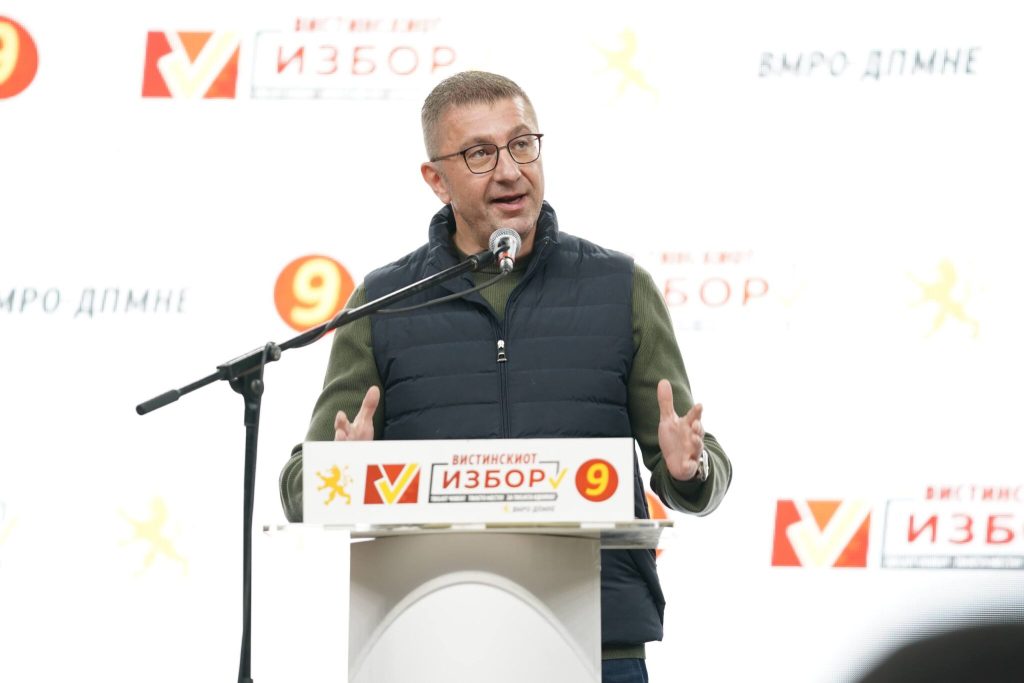 МИЦКОСКИ ДО АХМЕТИ: Игрите на етничка карта се научени, ние читаме една нова книга за Македонија