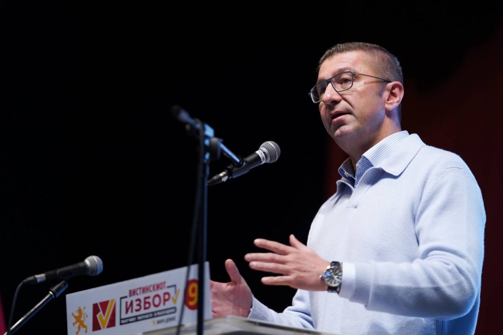МИЦКОСКИ ДО АХМЕТИ: Политиките на ДУИ ја испразнија Македонија и го намалија бројот на ученици Албанци