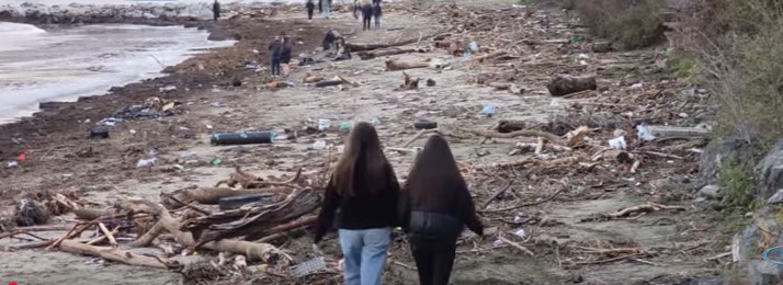 „Златна треска“ во бугарскиот приморски град Царево по веста дека поплавата однела сеф со милиони и злато