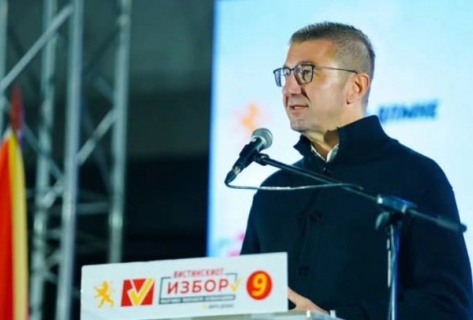 МИЦКОСКИ: Оската Филипче-Ахмети-Апасиев ја влече Македонија назад