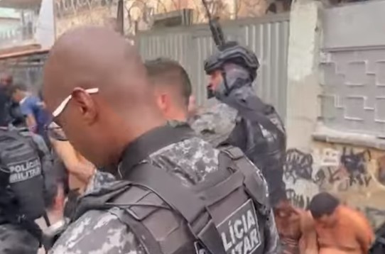 ОПЕРАЦИЈА ПРОТИВ ШВЕРЦЕРИ НА ДРОГА ВО РИО ДЕ ЖАНЕИРО: 64 загинати во најсмртоносната акција во историјата на сојузната држава