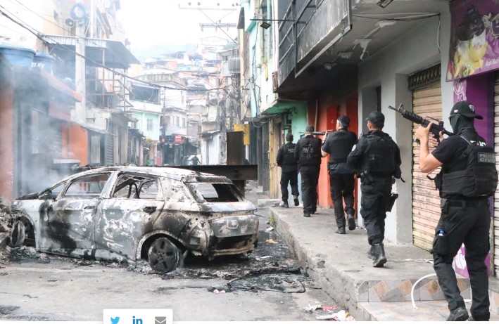 Бројот на жртви во полициската операција во фавелите во Рио де Жанеиро се искачи на 121