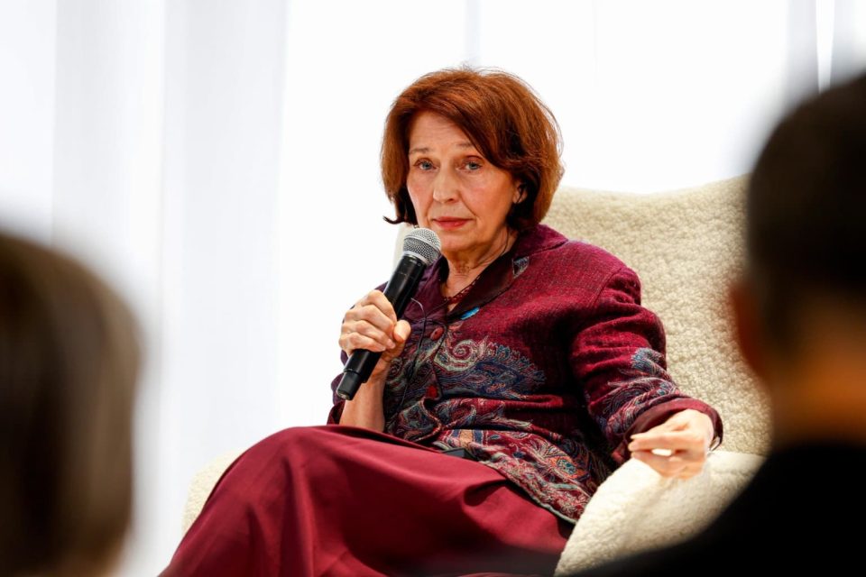 СИЉАНОВСКА ВО ПАРИЗ: Правилата на игра беа сменети среде игра, интеграцијата во ЕУ не може да биде диктат, туку треба да биде дијалог