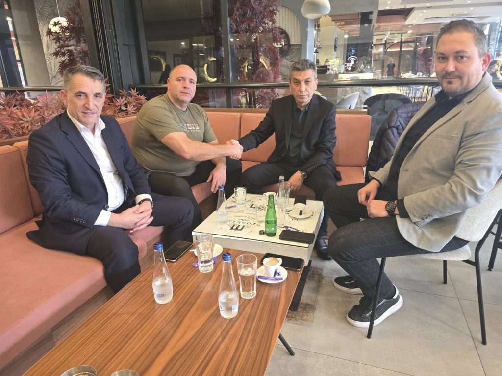 Димитриевски си подаде рака со Меџити
