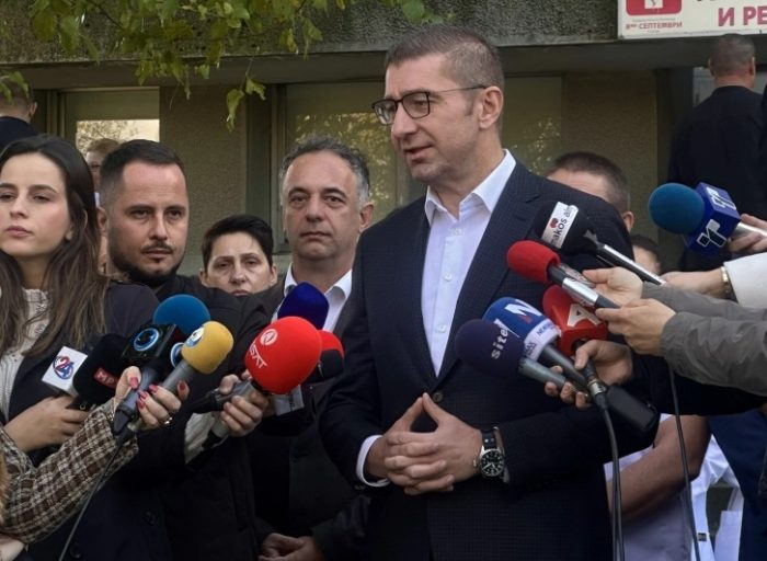 МИЦКОСКИ: Очекуваме победа заокружена со 60-тина градоначалници, имаме веќе 33 избрани и победа во советите во 58 општини