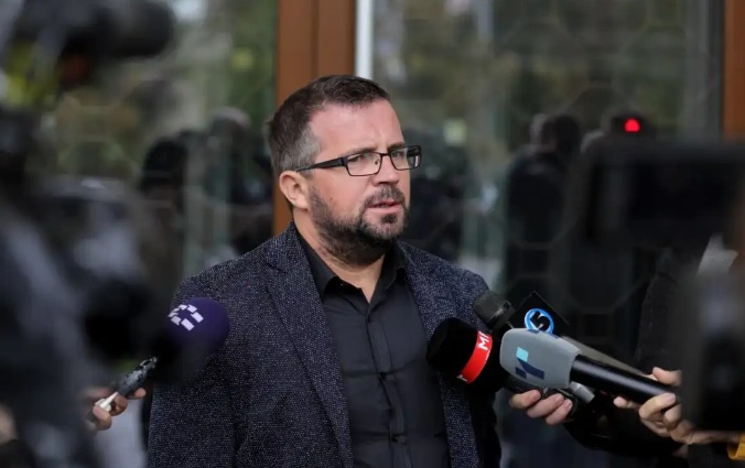 ОСТАВКА НА РУСТЕМИ: Директорот на Комунална хигиена се откажал од морални причини, а не поради сметот со кој е затрупано Скопје