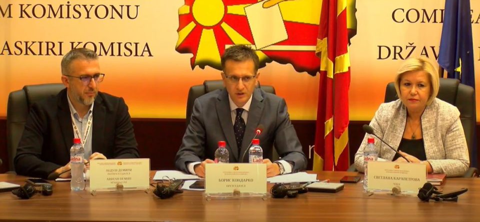 ДИК: До 9 часот гласале 22.379 граѓани во вториот круг од локалните избори, одѕивот е 2,88 отсто, а во Скопје за избор на градоначалник 2,46