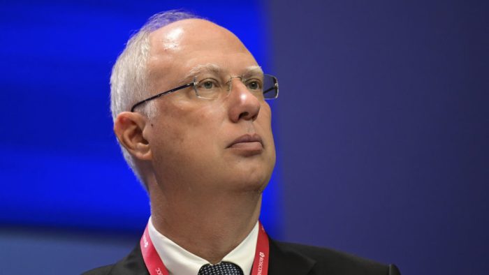 ДМИТРИЕВ: Освежувачката искреност на Венс ги разоткрива злонамерните обиди на ЕУ да се меша во изборите