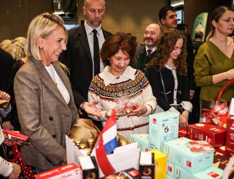 СИЉАНОВСКА: Дипломатскиот добротворен базар повторно беше место каде што солидарноста ги поврзува културите