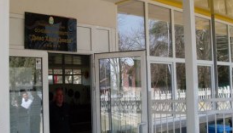 Помалиот син на премиерот Христијан Мицкоски е хоспитализиран, тој е едно од затруените деца во „Димо Хаџи Димов“