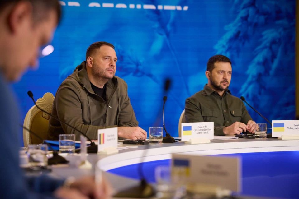 Шефот на кабинетот на Зеленски, Андриј Јермак, поднел оставка