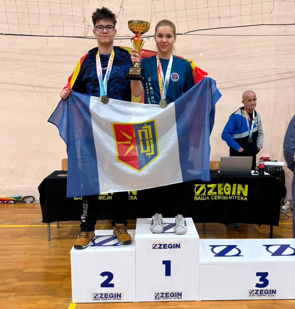 СЕСТРА ПРОТИВ БРАТОТ ВО ФИНАЛЕТО: Сара Стојановска стана шампионка на Македонија во пинг-понг, победувајќи го својот брат Андреј