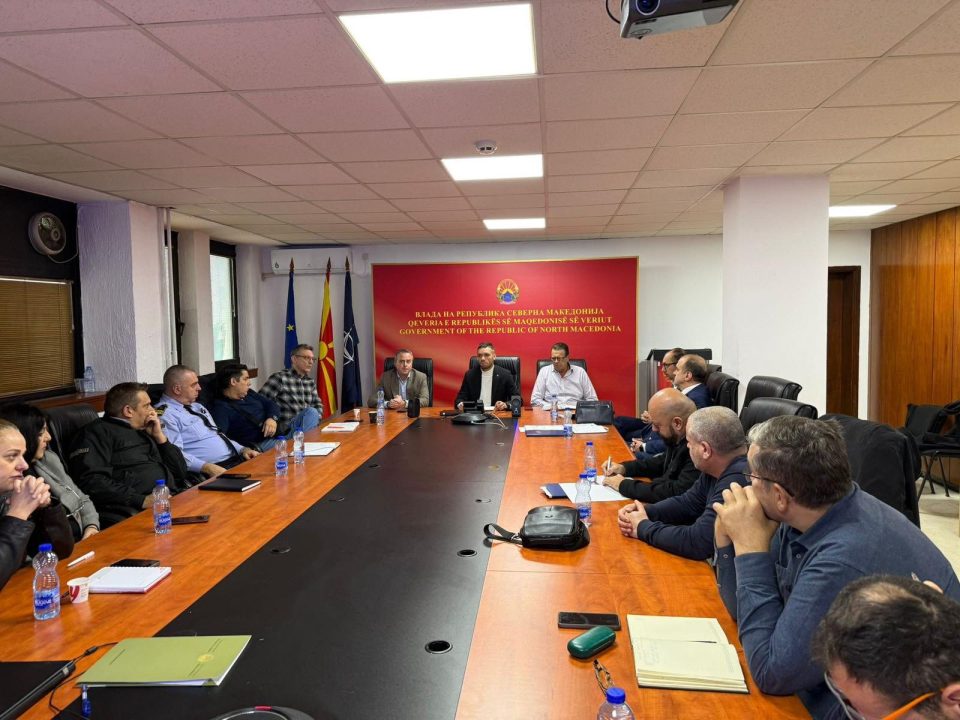 ИТЕН СОСТАНОК ВО ЦУК: Итни мерки за лизгањето на земјиштето на Водно во Скопје и ризиците по околните објекти во таа зона