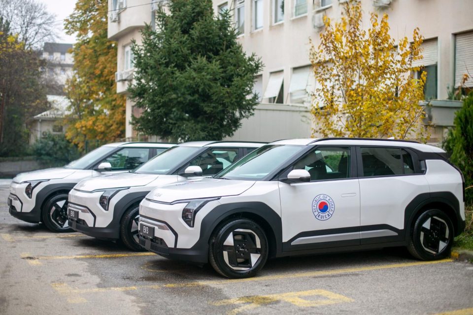 МУРТЕЗАНИ: Со грант од Кореја набавени се 8 електрични возила и 8 полначки станици за потребите на здравствените инспекторати