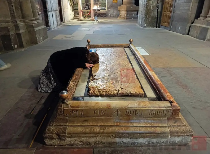 ФОТОРЕПОРТАЖА НА МИА: На светиот гроб во Ерусалим, најсветото христијанско место во светот, каде што се зацврстува духот и верата