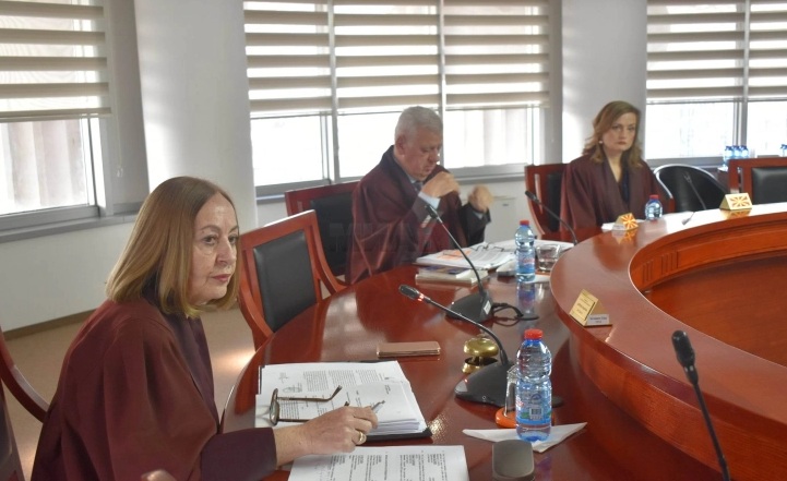 УСТАВЕН МУ АМИНУВАЛ НА КОВАЧЕВСКИ: Не ви е загрозена независноста во судството, и натаму платите ви се меѓу најголемите во државата!